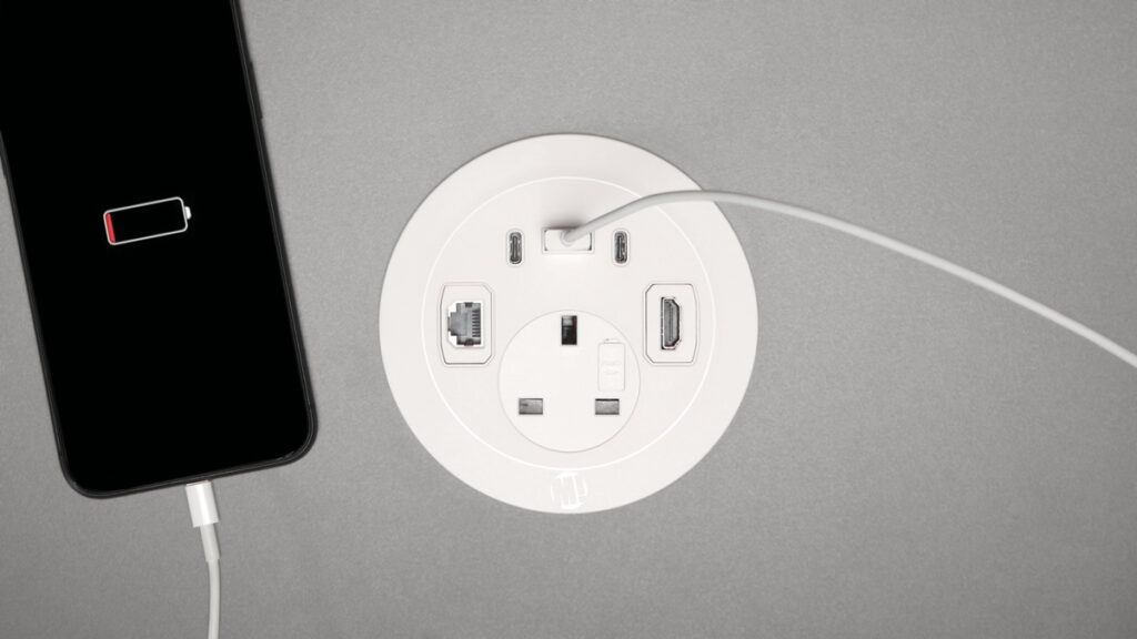Solo Plus with USB-A Quick Charge and USB-C Power Delivery