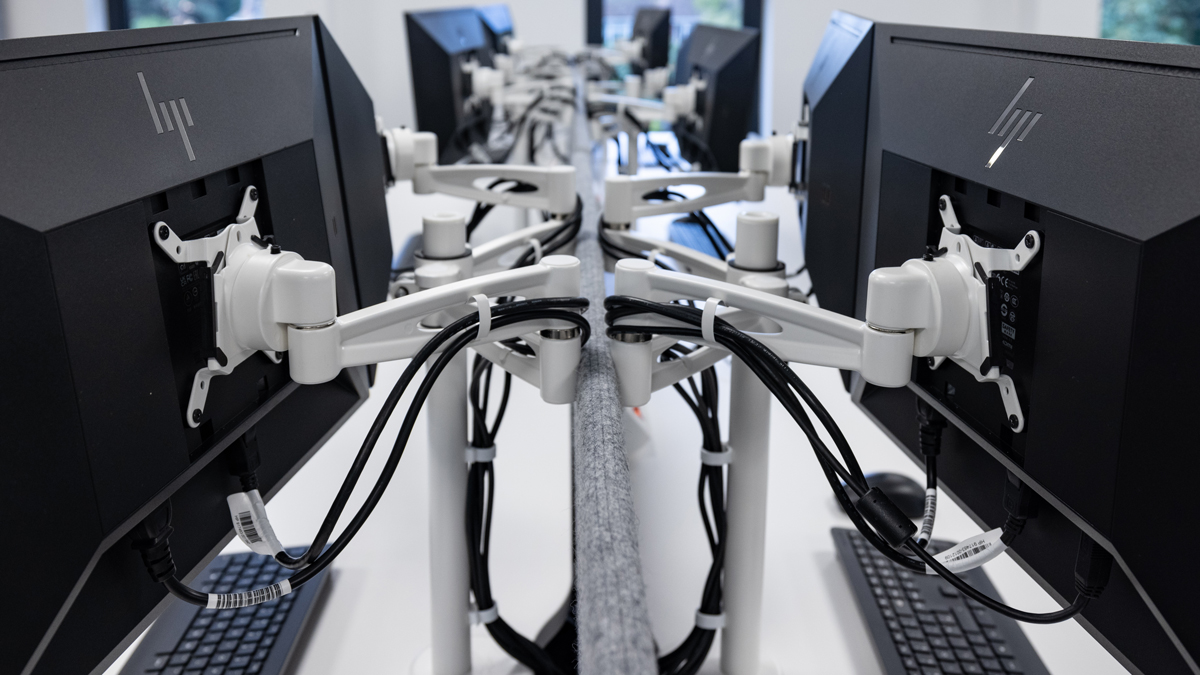 Kardo monitor arms cable management